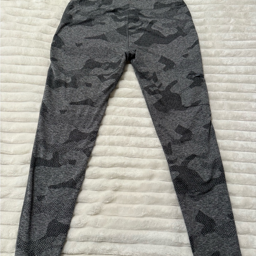 Mondetta Gray Camo Women’s Bottoms - Picture 9 of 11